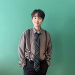 `다크초콜릿처럼 진한 꿀잼 예약` 다크브라운 셔츠 이찬원, `톡파원 25시` 본방사수 독려