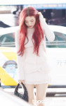 레드벨벳 조이, 네오 눈치 챙겨 (인천공항 출국) [HD포토]