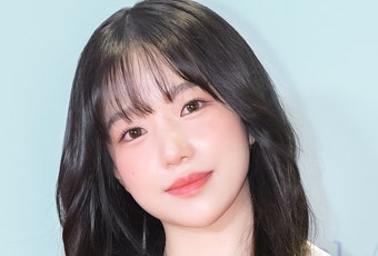 조유리, '마스크걸' 감독과 함께할까?…