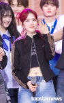 스테이씨 시은, 인이어 밖으로 들리는 응원 소리에 터져버린 눈물 (더쇼) [HD포토]