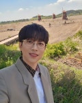 "초록빛 바람결 미소에 담다"…안성훈, 청량 아우라→봄 들녘 현장