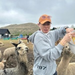 무심한 시선+유쾌 반전…이관희, 알파카와 뜻밖 만남→쌀쌀 봄날 웃음