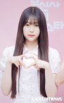 하츠투하츠 예온, 수줍수줍 뽀짝 막내 (무신사 뷰티 포토월) [HD포토]