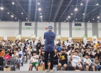 이번 주, 새로운 무대로 나아갑니다…아웃사이더, 무대 위 존재감→청춘 앞 희망 전파