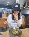 역시 냉면의 계절이구나…오나라, 한남동 오후→환한 미소로 시선 압도