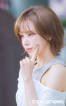 레드벨벳 웬디, 노래 주머니 누르고 궁전으로 가요 (웬디의 영스트리트 출근길) [HD포토]