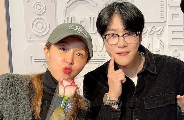 가수 신지와 예비신랑 문원, 이혼과 딸 고백 논란 확산, 결혼 소식 주목