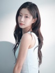 가만히 머문 시선 따라…권도희, 고요한 오후→순수의 존재감