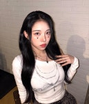 목걸이 덕분에 오늘 꾸밈 주사위 6…아트비트 세영, 여름 밤 감각적 포즈→시선 압도