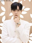 특별함에 물든 순간…현우, 고요한 시선→화이트 시그니처 완성