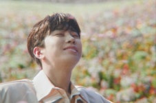 [영웅 신문] 기자도 가봤다 청음회 현장 임영웅, 사랑과 평화를 노래하다…우리 모두에게 안녕 『IM HERO 2』
