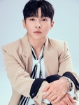 띠용…성리, 고요한 청초함→가을빛 눈맞춤