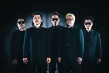 육중완 밴드의 거친 응원…신곡 파이터로 전 세대에 용기 전한다→야성미 보컬 주목