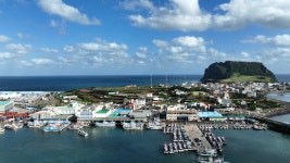 낭만 가을 제주 여행…동네 한 바퀴 김영철, 오름·해녀·할망 작가와 함께→제주 삶의 결 빚다