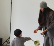 '친부 정우성' 문가비, 혼외자 출산 고백 후 아들과 근황 공개