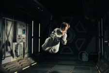 사유 속으로 날아가듯…진욱, 우주 콘셉트→몽환적 존재감