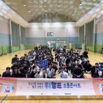 방어진 중학교 학생들 화이팅…슬리피, 응원 무대→청소년과 눈맞춤 소통