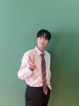 핑크 셔츠 입고 봄 향기 가득...이찬원이 꽃이네→톡파원 25시 본방사수 독려
