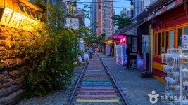 전북 군산 가볼 만한 곳…철길마을·미디어아트·맛집까지 한 번에