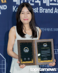 [HD포토] 기념촬영하는 닥터오 윤영희 대표 (대한민국 베스트브랜드어워즈)