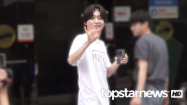 [숏클립] 김용빈, 출근길부터 빛났다 '불후의 명곡' 향하는 트롯 황태자