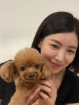 윤세아, 반려견 안고 전한 미소…'러브 미'·'포핸즈'로 바쁜 행보