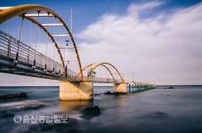 즐거움 낚으러 바람과 함께 바다 위를 걷는다