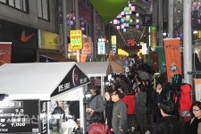 울산 중구 큰애기야시장 개장 첫 날, 10만여 명 방문