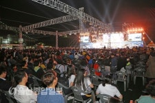 국내 유일 최대 2017 울산고래축제 개막… 장생포로 놀러오세요