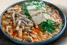2TV 생생정보 직화 돼지 두루치기, 특제 양념장 사용 중독성 있는 맛