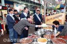 송철호 울산시장, 추석 맞이 수암상가시장 방문