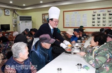 송철호 울산시장, 나눔과 섬기의 집 경로식당 배식봉사