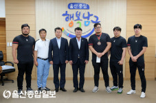 울산 남구, 김민석 레슬링 선수에게 포상금 전달