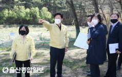 박태완 울산 중구청장, 동학관 건립 현장 방문