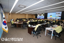 국무총리 주재 코로나19 대응 중앙재난안전대책본부 영상회의