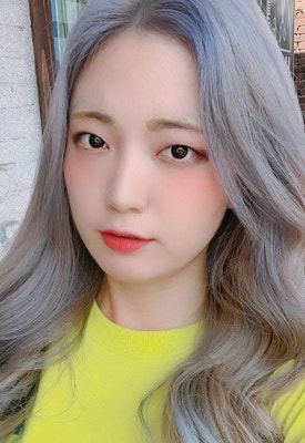 '2차 게시글 요구' AOA 유경 인스타 설전 중인 누리꾼 | 포토뉴스