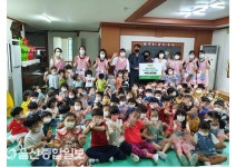 멘토어린이집, 아나바다 바자회 수익금 전달