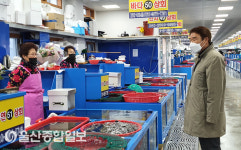 정천석 울산 동구청장, 방어진활어센터 현장 방문