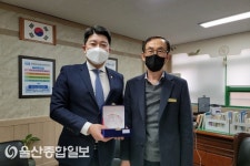 김시욱 울주군의원, 범서초로부터 감사패 전달받아