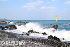 울산 주전몽돌해변에 휘몰아치 파도