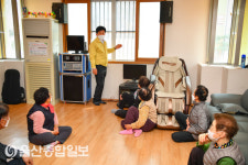 박태완 울산중구청장, 공립경로당 초미세먼지 방진망 설치 현장 점검