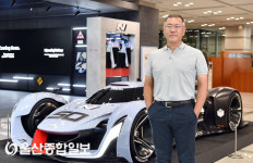 정의선 현대차그룹 회장,  자동차 전문지 영국 오토카 최고상 수상