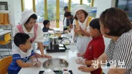 꽉 막힌 휴가길, 휴게소 치즈체험장 들러보세요