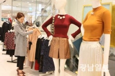 롯데 광주점 ‘웜 브라운’ 유행 예감