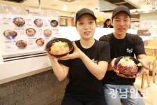 줄서는 1파운드 스테이크 덮밥 광주 상륙