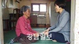 영암 금정면협의체, 복지 홍보 한방파스 전달