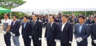 고석규 전남교육감 후보 영광 현충탑 추모