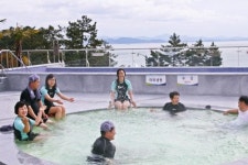 [사진뉴스]보성 율포해수녹차센터서 뜨거운 노천욕 즐기세요