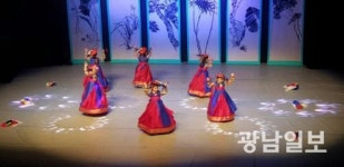 전통과 현대 어우러진 신명나는 무대