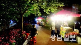 야간 개장 ‘풍암호수 장미원’ 삼중고